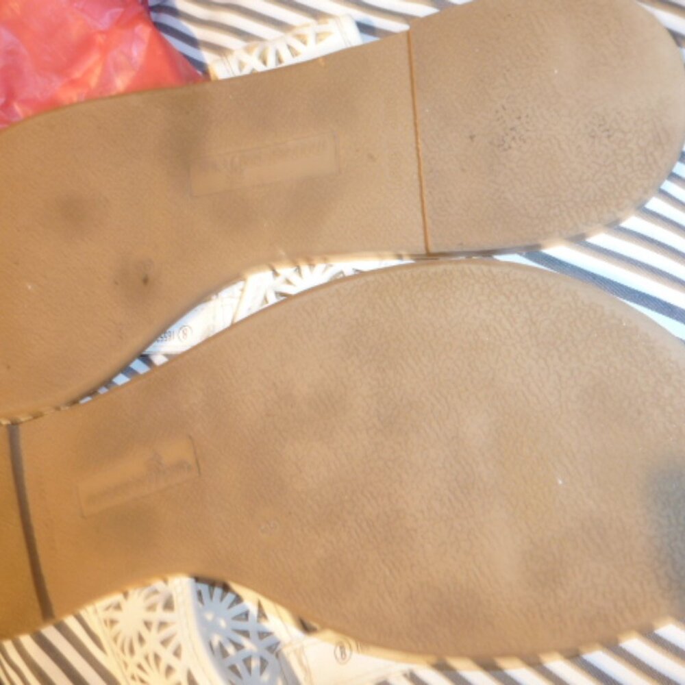 Montego Bay Club white faux leather sandals/ flip flops size 8 - Picture 7 of 12